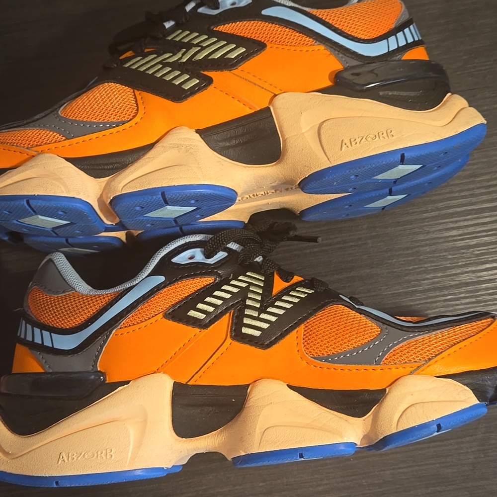 New Balance 9060 "Sun Glow" Youth Size 6(womens 7.5) -preouwned - Picture 3 of 8